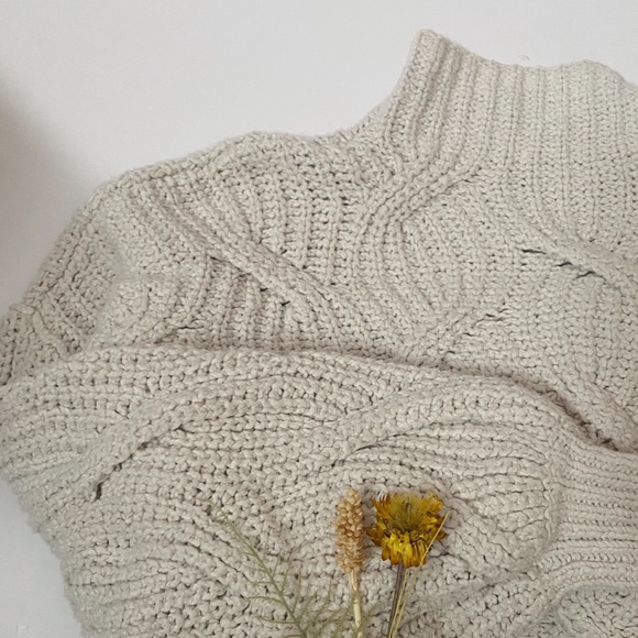 FREE PEOPLE size small knit sweater - Picture 3 of 3